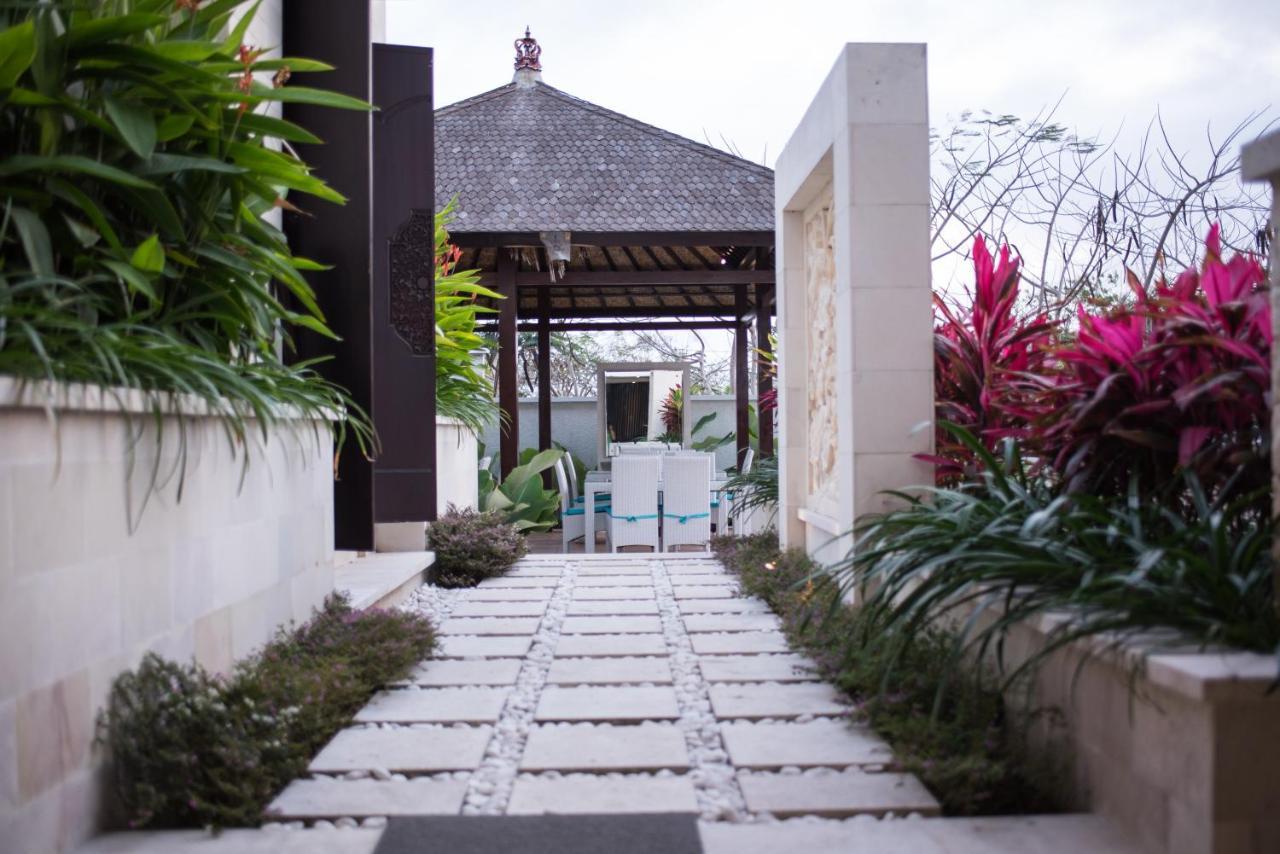 Hotel Adhiloka Uluwatu Exterior foto